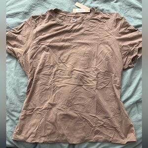 SKIMS FITS EVERYBODY T SHIRT